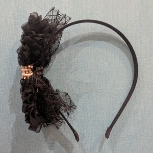 Elegant Black Headband with Lace and Pearl Detail